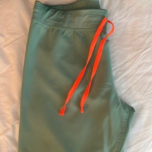 JADE FIGS SCRUBS! Size M